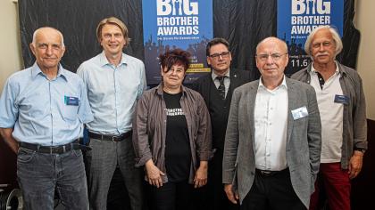 Die BigBrotherAwards-Jury (v.l.n.r.: Thilo Weichert, Frank, Rosengart, Rena Tangens, padeluun, Peter Wedde und Rolf Gössner).