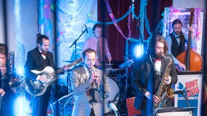 Die Vintage-Jazz-Band „Rootbirds“ auf der Bühne.