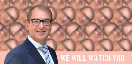 Eine Portraitaufnahme von Alexander Dobrindt. Im Hintergrund (unscharf), ganze viele Köpfe von Dobrindt als Muster angeordnet. Unten der Text: „We will watch you“.