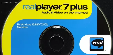 CD-Cover in blau-gelb mit der Aufschrift "realplayer7plus".