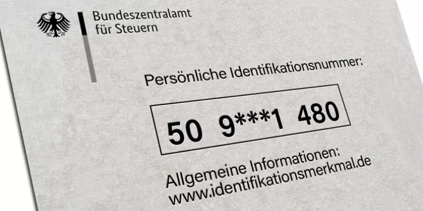 Detailaufnahmer eines Briefs mit der persönlichen Steueridentifikationsnummer.