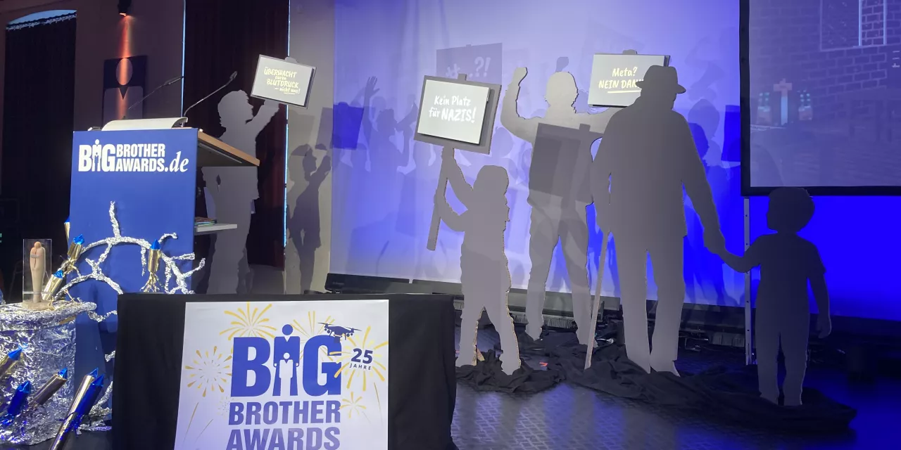 Bühne der BigBrotherAwards 2025.
