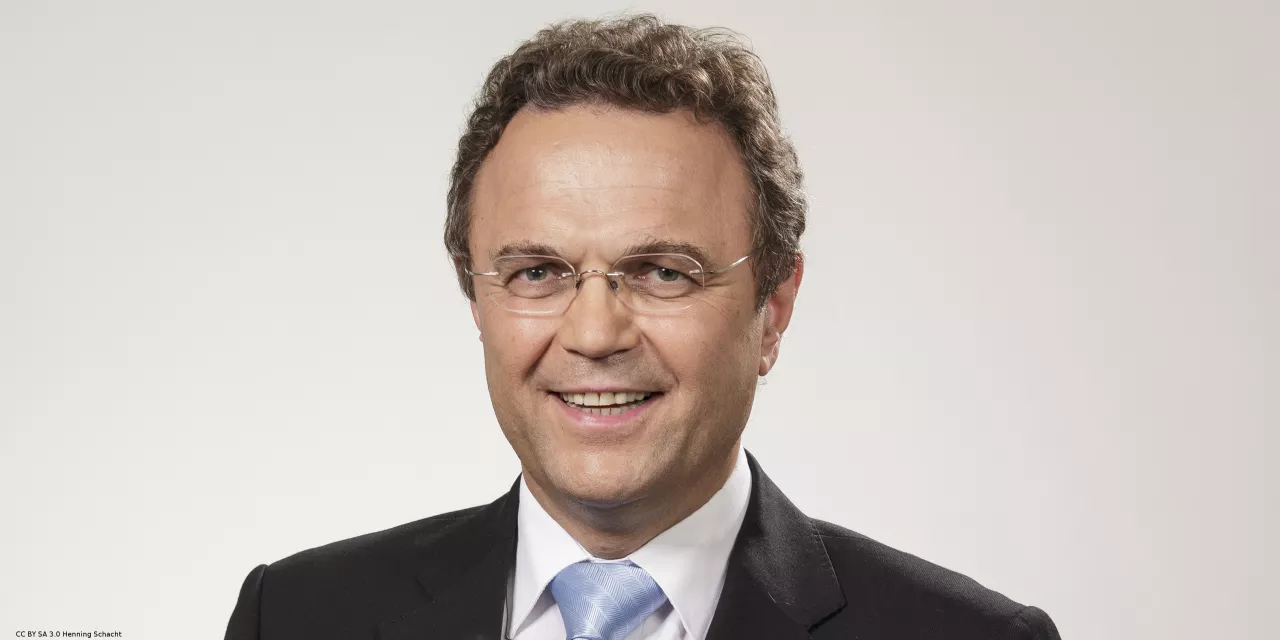 Portraitaufnahme von Hans-Peter Friedrich.