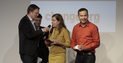 Preisübergabe an change.org