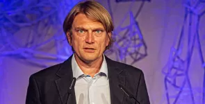 Frank Rosengart am Redner.innenpult.
