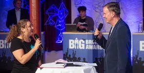 Leena Simon im Gespräch mit Moderator Andreas Liebold.