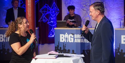 Leena Simon im Gespräch mit Moderator Andreas Liebold.