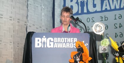 Karin Schuler am Redner.innenpult der BBAs 2006.