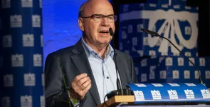 Peter Wedde am Rdepult.