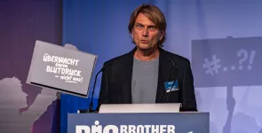 Frank Rpsengart am Redner.innenpult.