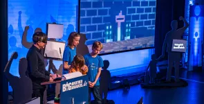 Die TecKids auf der Bühne.