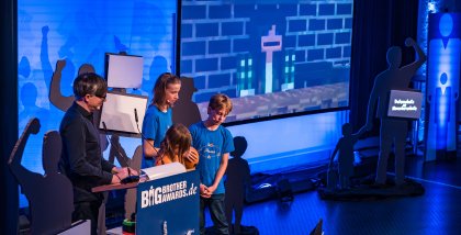 Die TecKids auf der Bühne.