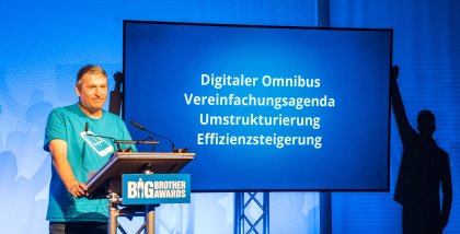 Ralf Bendrath auf der Bühne.