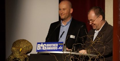 Kai Biermann und Martin Haase am Redner.innenpult.