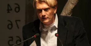 Frank Rosengart am Redner.innenpult der BigBrotherAwards.