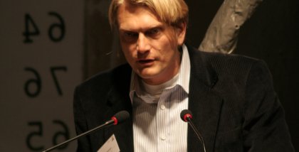Frank Rosengart am Redner.innenpult der BigBrotherAwards.