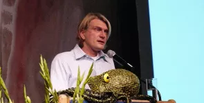 Frank Rosengart am Redner.innenpult der BigBrotherAwards.