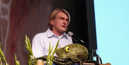 Frank Rosengart am Redner.innenpult der BigBrotherAwards.