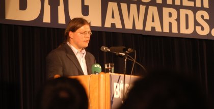 Lutz Donnerhacke am Redner.innenpult.