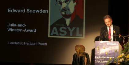 Heribert Prantl am Redner.innenpult.