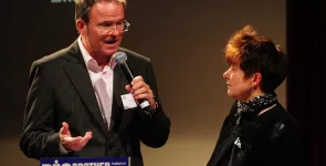 Moderator Andreas Liebold interviewt Rena Tangens.