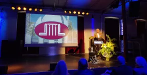 Thilo Weichert am Redner.innepult der BigBrotherAwards 2020.