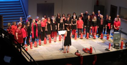 Der Chor "One Voice" auf der Bühne der BBAs 2019.
