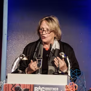 Sabine Leutheusser-Schnarrenberger am Redner.innepult der BigBrotherAwards 2016.