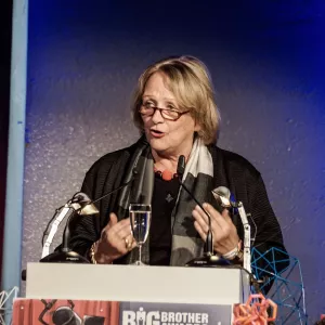 Sabine Leutheusser-Schnarrenberger am Redner.innepult der BigBrotherAwards 2016.