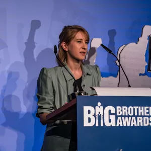 Elisabeth Niekrenz am Redner.innenpult der BBAs 2025.