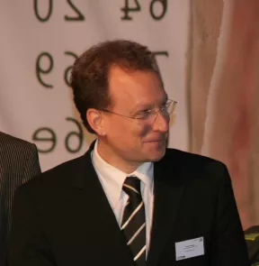 Portraitaufnahme von Fredrik Roggan.