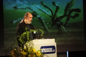 Frans Valenta am Redner.innepult während der BigBrotherAwards 2012.